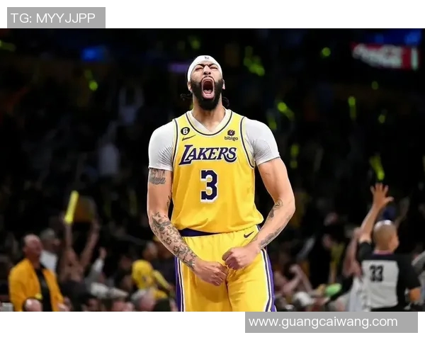 湖人球员戴维斯入选全明星首发，背后的故事与荣耀